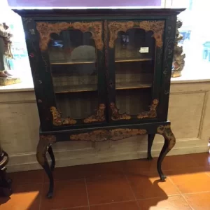 Vetrina in Lacca Povera - Epoca Fine '800, Elegante e Raffinata