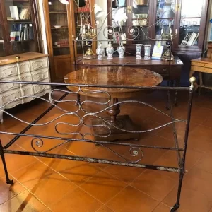 Letto in Ferro Battuto a Due Piazze - Metà '800 con Decori Dorati