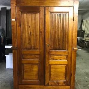 Armadio in legno di frutto con pannelli grissinati - Epoca '800
