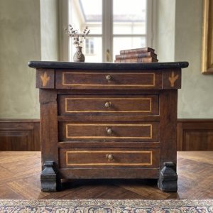 Cassettone in Noce - Epoca primo '800 con Intarsio in Bosso