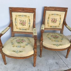 Coppia di Poltrone Luigi XVI in Faggio - Restauro in Corso